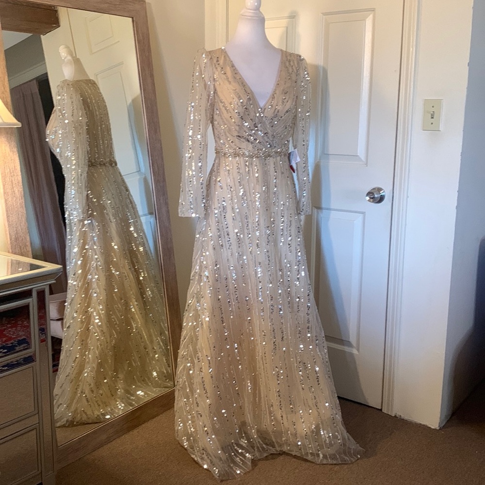 MAC DUGGAL
Long Sleeve Gown with Silver Sequin - Picture 6 of 17